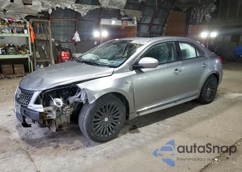 2011 Suzuki Kizashi Sport Gts z USA, uszkodzony, nr VIN JS2RF9A6XB6110007